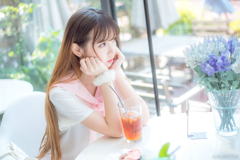 让珊瑚远离惊涛骇浪的侵蚀吗?那无异是将它们的美丽葬送。